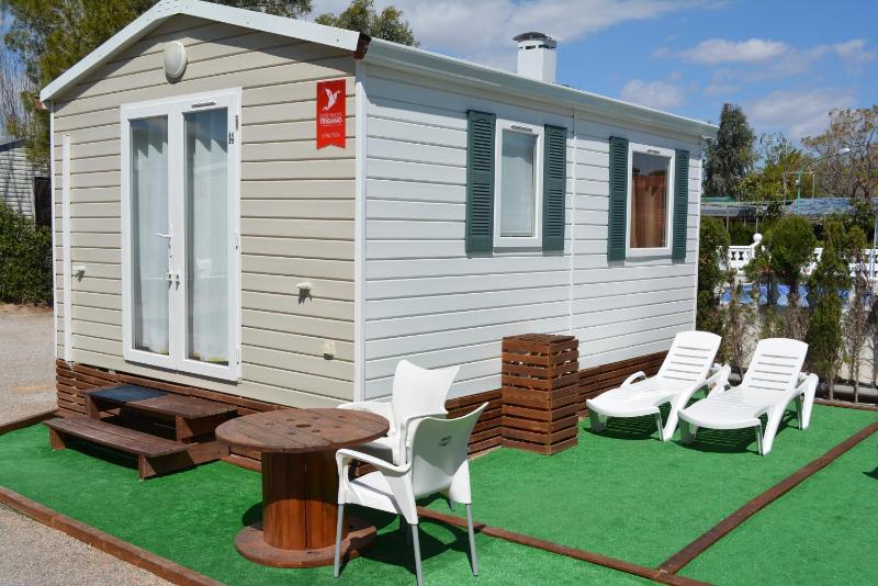One-Bedroom Bungalow image 3