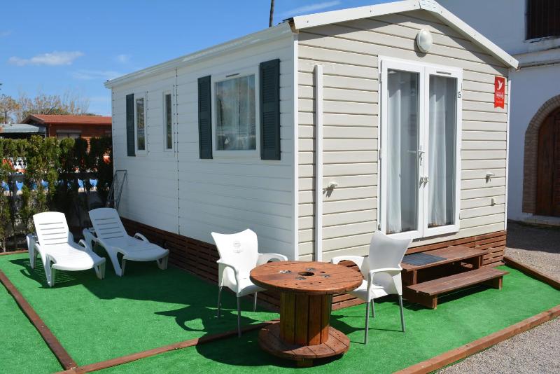One-Bedroom Bungalow image 4