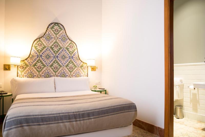 Standard Double Room image 1