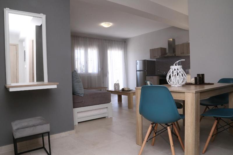 Superior Suite with Side Sea View image 2