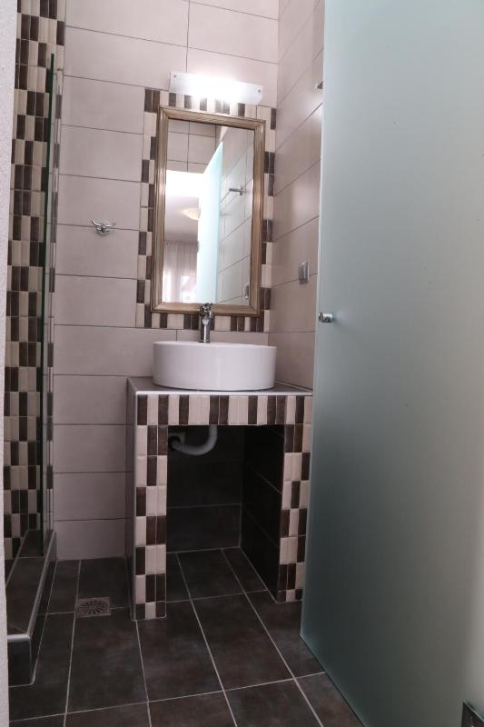 Superior Suite with Side Sea View image 4