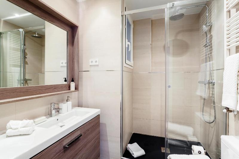 Jose Abascal Apartment by Flatsweethome - image 13