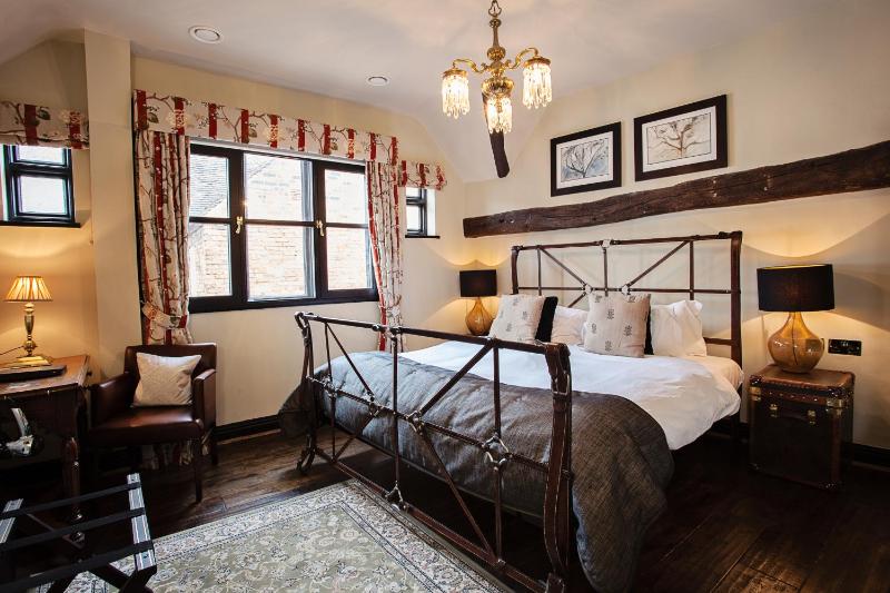 Classic Double Room image 1