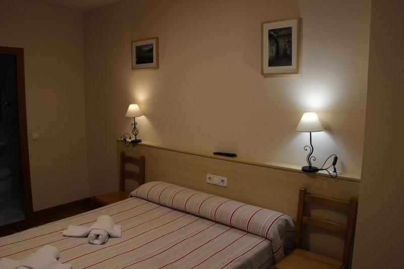 Standard Queen Room image 1