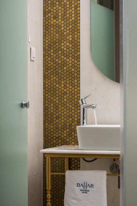 King Room with Spa Bath image 3