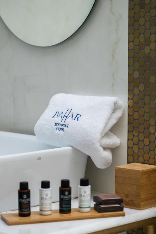 King Room with Spa Bath image 4