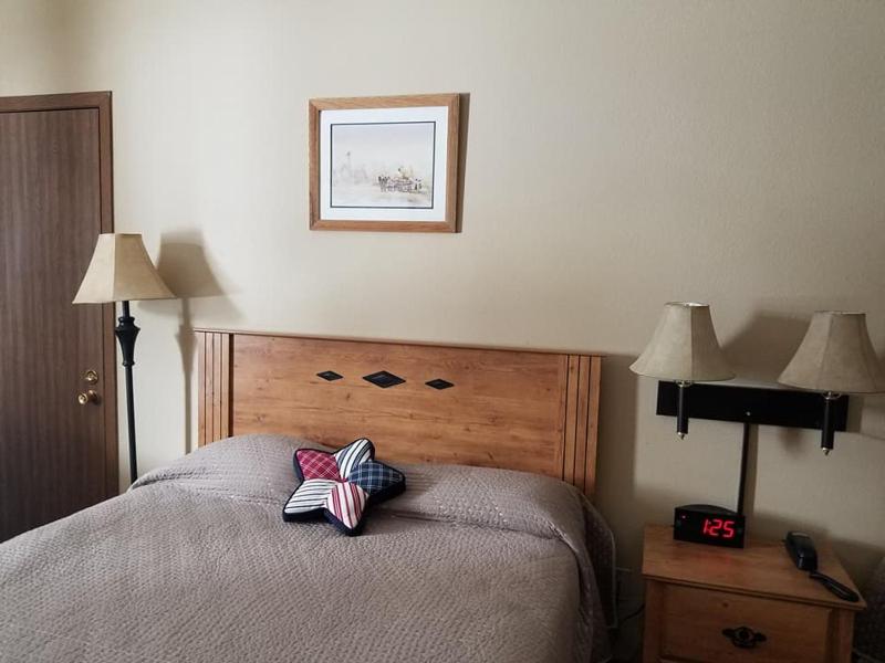 Standard Queen Room image 3