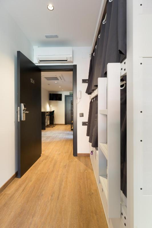 Bed in 6-Bed Dormitory Room image 4