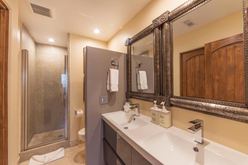 Deluxe Villa image 3