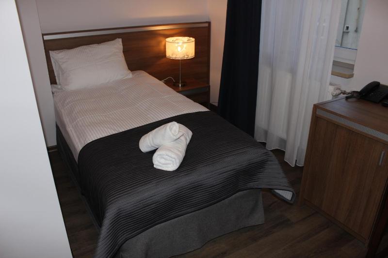 Standard Single Room image 4