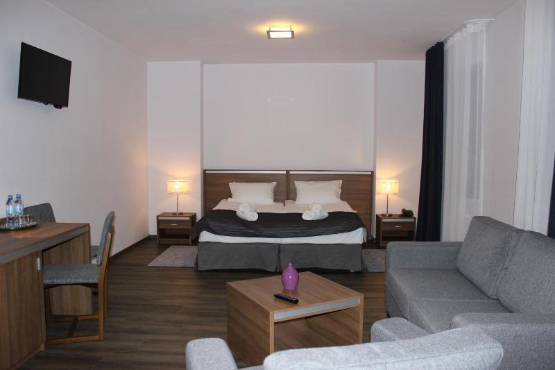 Deluxe Double Room (2 Adults + 1 Child) image 2