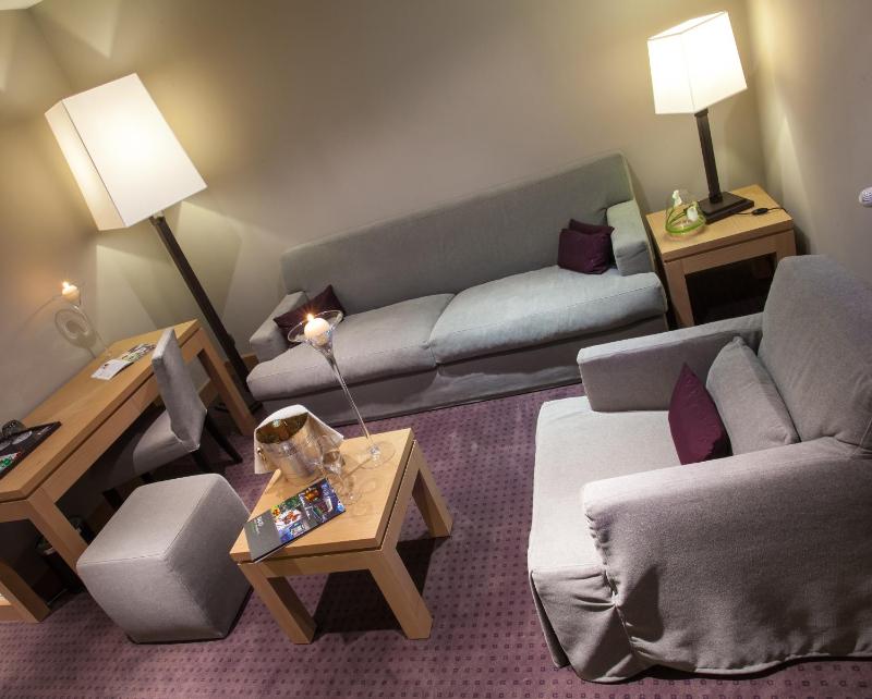 Suite with Spa Bath image 3