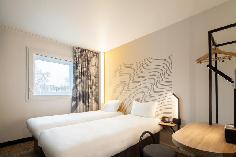 Twin Room image 1