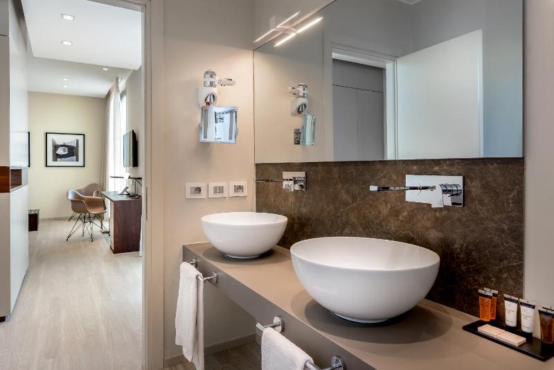 Rooftop Suite with terrace image 2