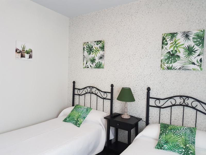 Twin Room image 1