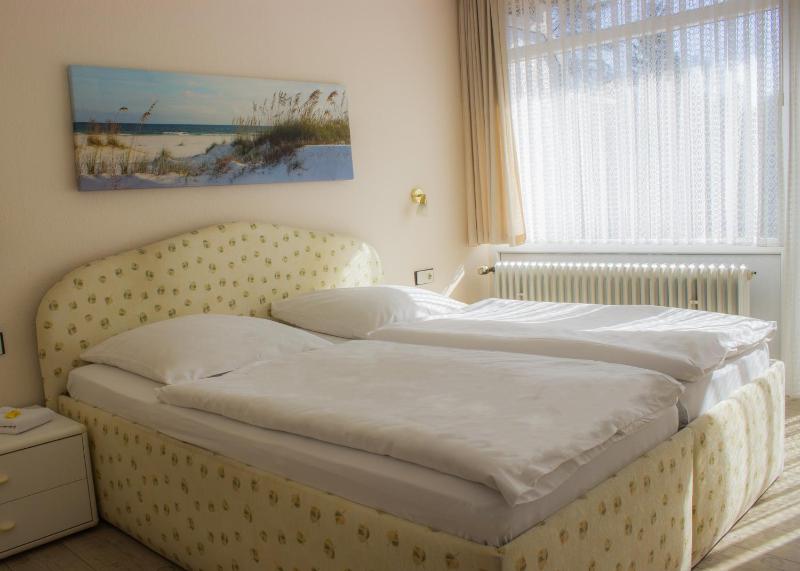 Double Room image 3