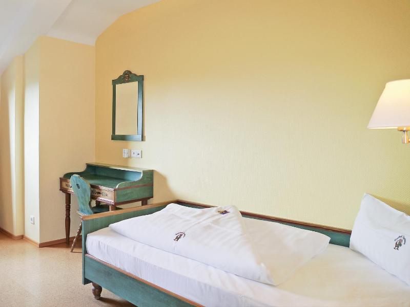 Standard Single Room image 3