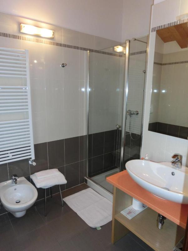 Standard Double or Twin Room image 2