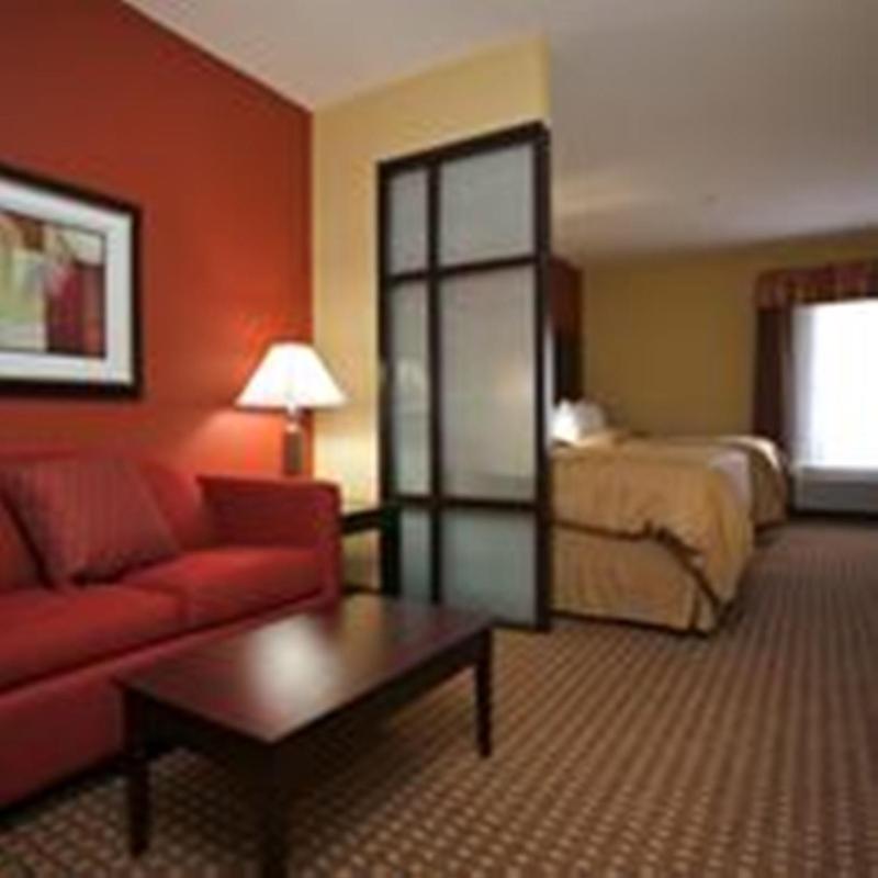 King Suite - Non-Smoking image 3