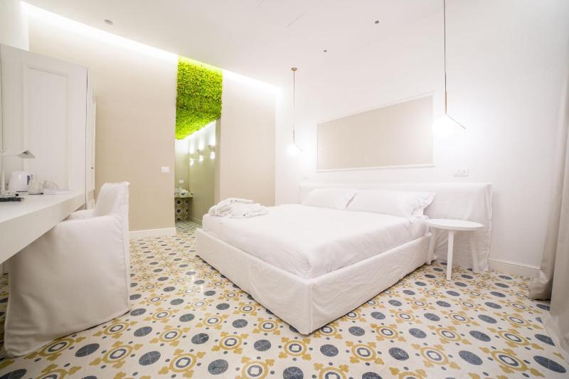 Junior Suite with Garden View image 3