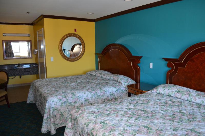 Deluxe Queen Room with Two Queen Beds image 2