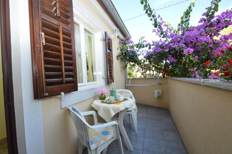 One-Bedroom Apartment image 1