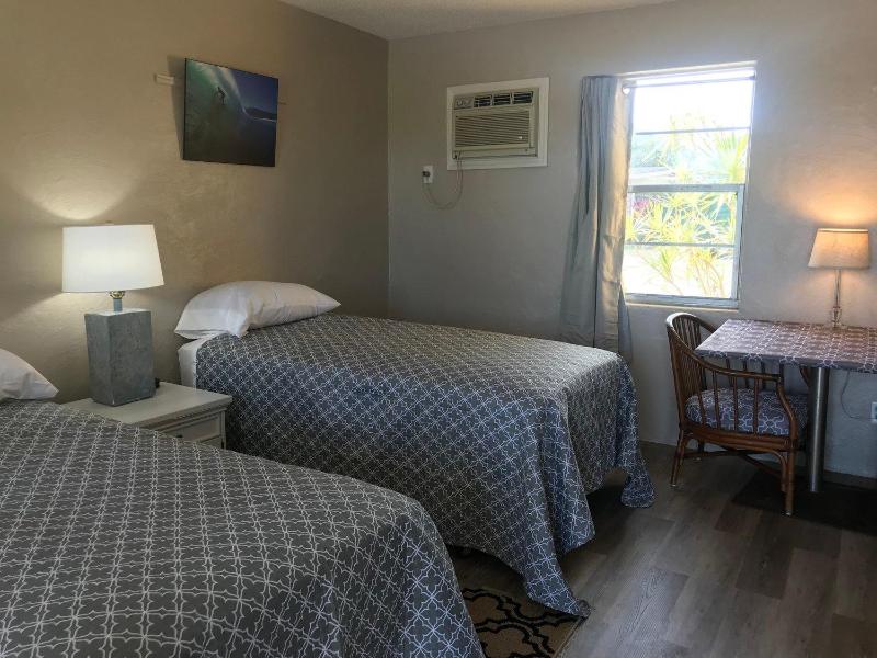 Double or Twin Room image 4