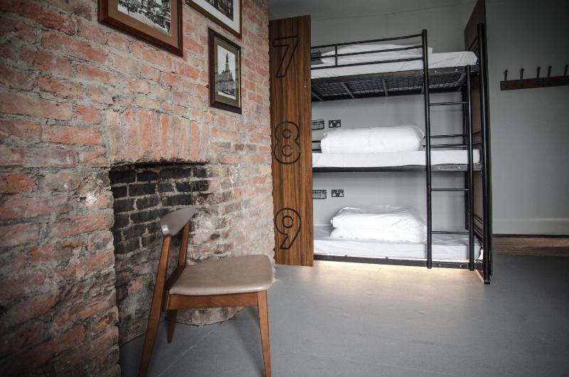Private 15-Bed Dormitory with Shared Bathroom image 4