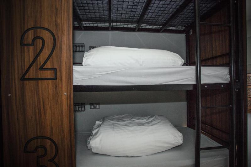 Triple Room with Shared Bathroom image 3