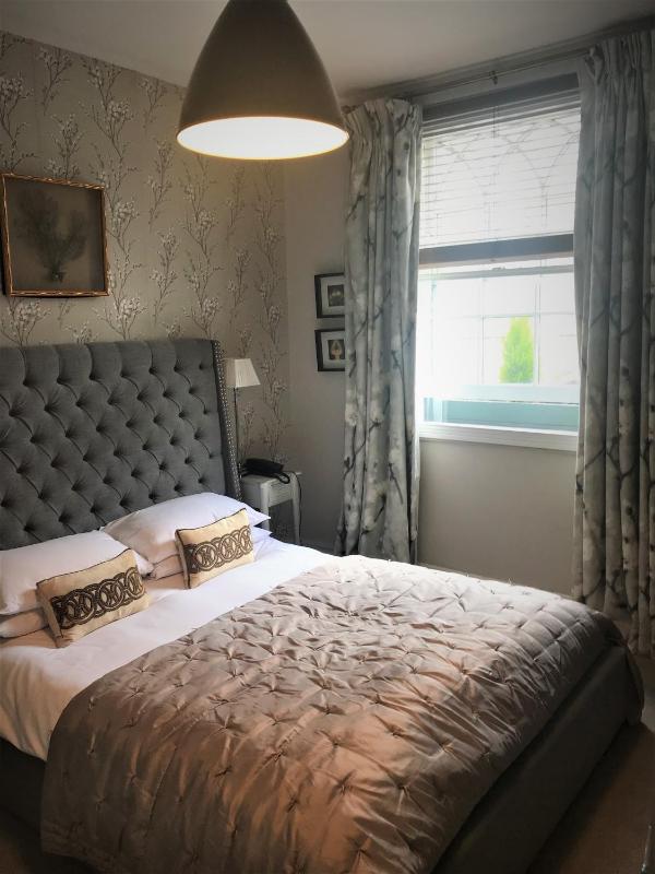Standard Double  Room image 4