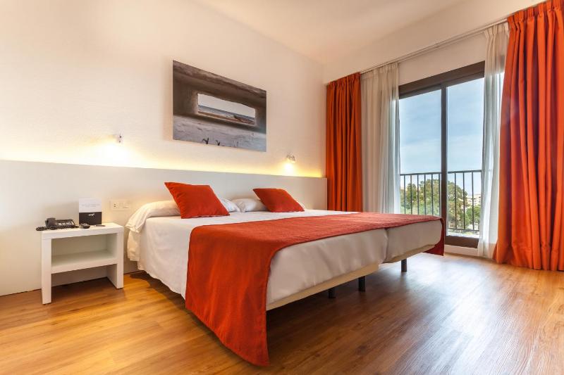 Double or Twin Room with Extra Bed (3 Adults) image 2