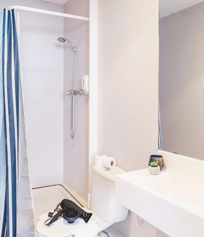 Budget Twin Room image 3