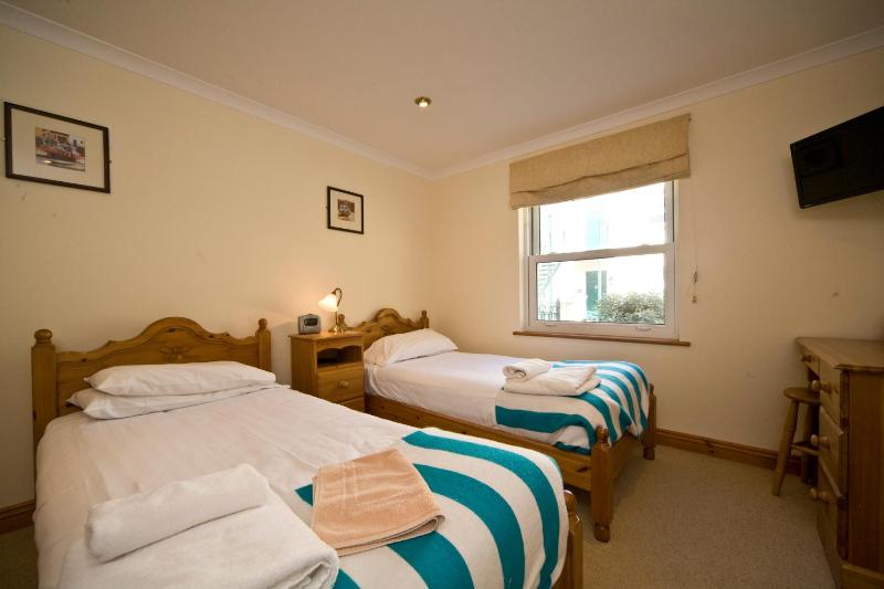 One-Bedroom Apartment (Twin Beds) image 1