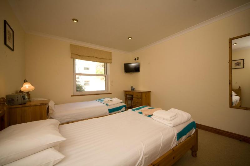 One-Bedroom Apartment (Twin Beds) image 3