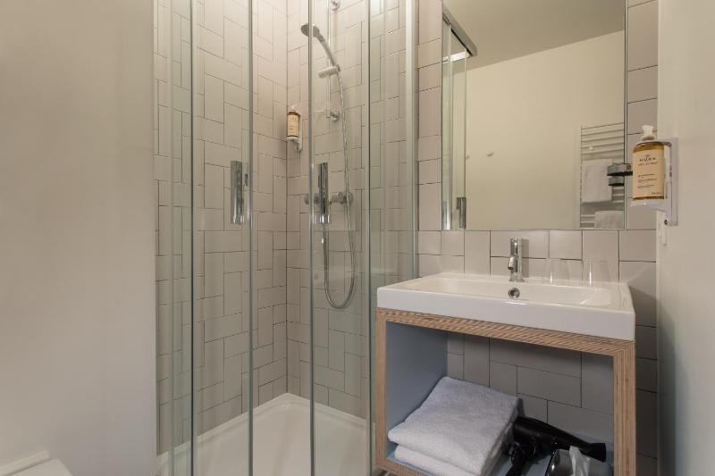 Standard Double Room image 4