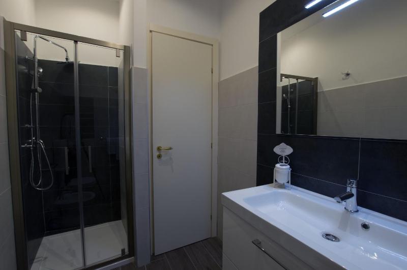 Deluxe Room (2 Adults + 1 Child) image 4