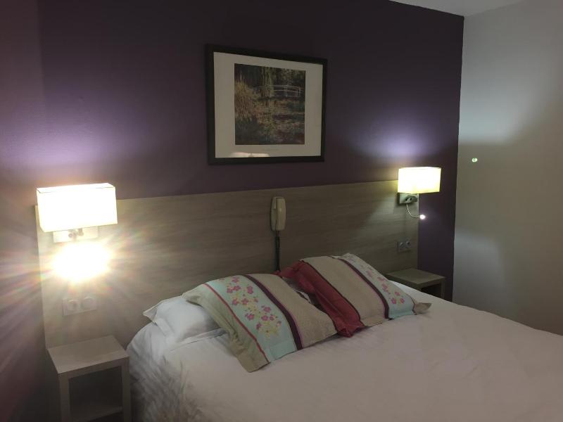 Double or Twin Room image 3