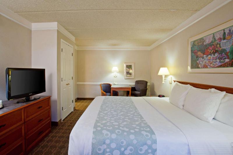 Deluxe King Room - Non-Smoking image 3