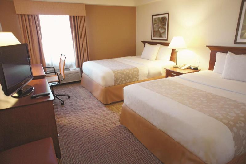 Queen Room with Two Queen Beds image 4