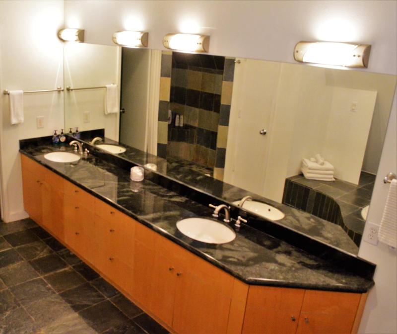 King Room image 2