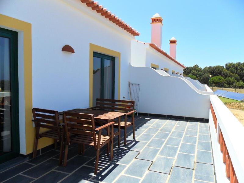 One-Bedroom Apartment with Mezzanine and Sea View image 3