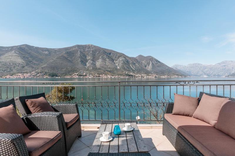  Comfort Two-Bedroom Apartment with Balcony and Sea View image 1