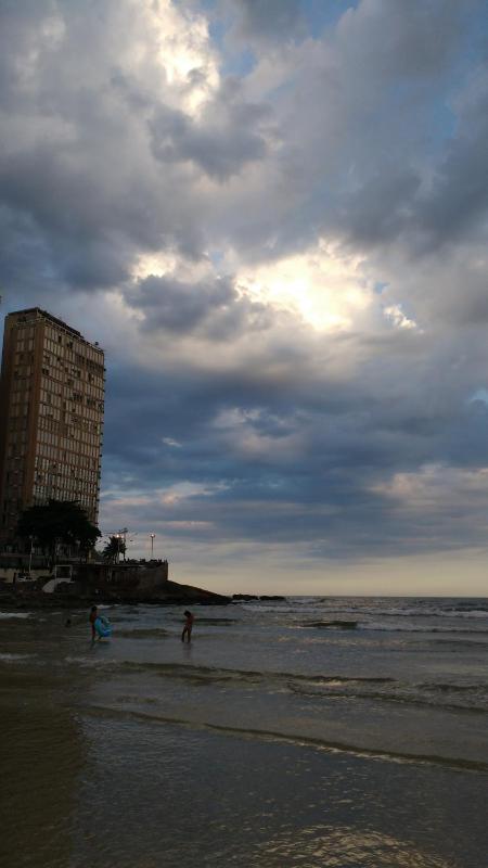 Relaxe nas melhores praias do Guarujá. - image 14