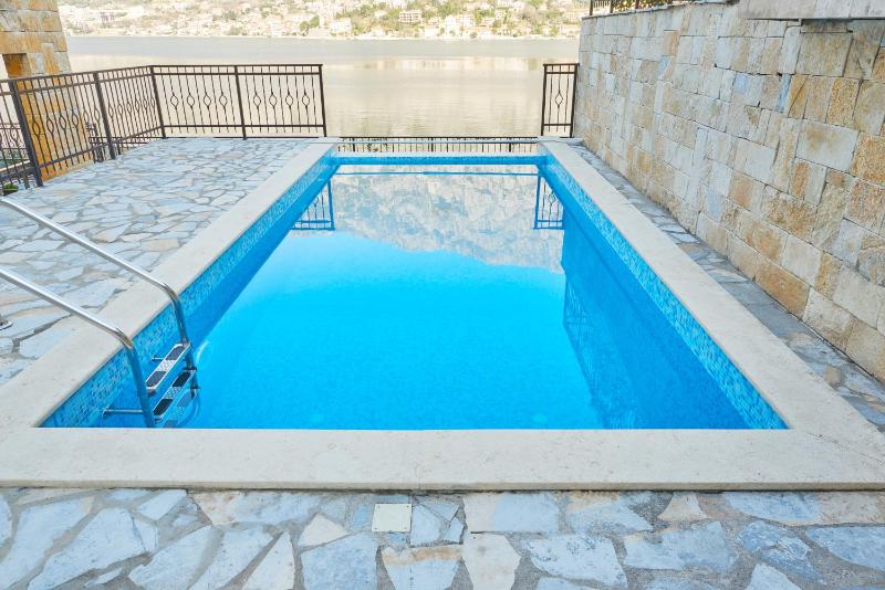 Apartment with Sea View image 3