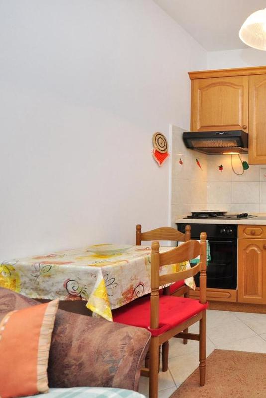 One-Bedroom Apartment with Terrace and Sea View image 1