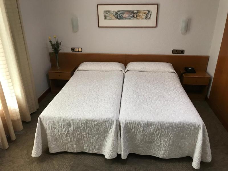 Double or Twin Room image 2