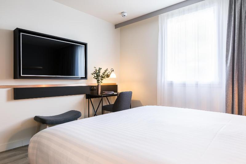 Standard Double Room image 4