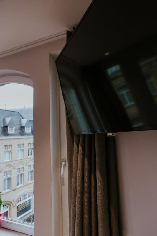 Standard King Room image 4