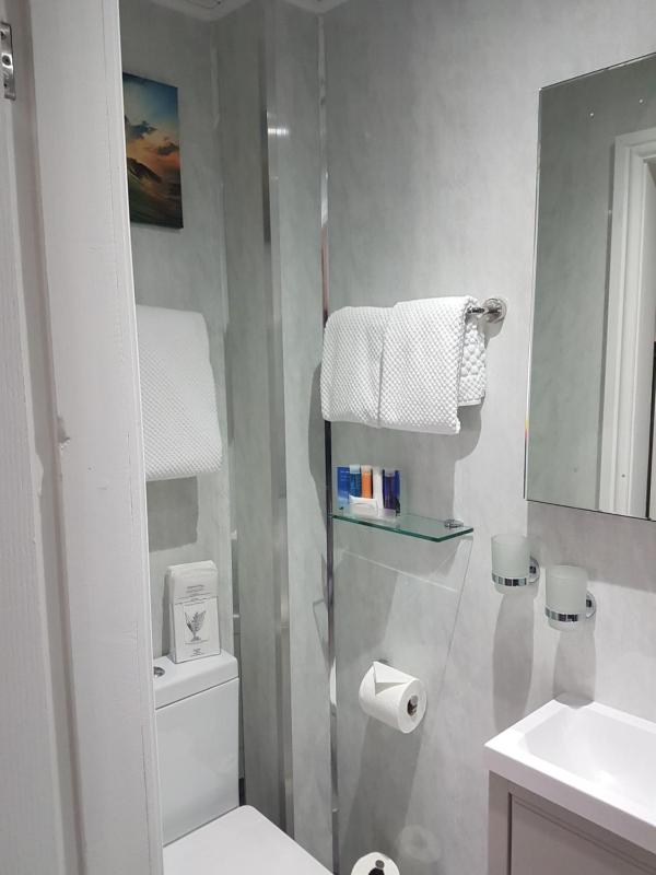 Budget Double Room image 3