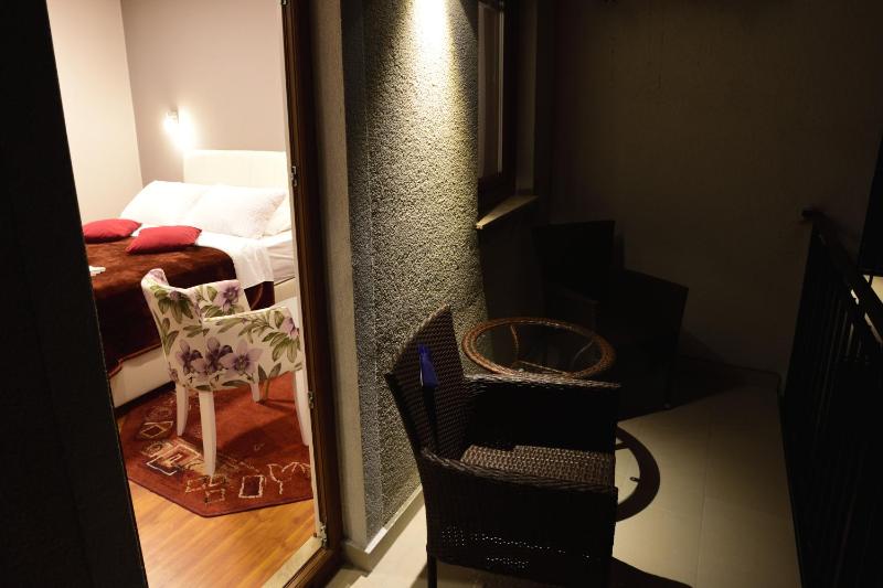 Double Room with Balcony and River View image 3